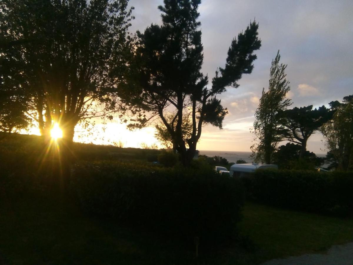 Aire De Camping Car, Caravane, Tente Emplacement Nu Avec Electricite Petit Camping Hotell Plestin-les-Grèves Exteriör bild